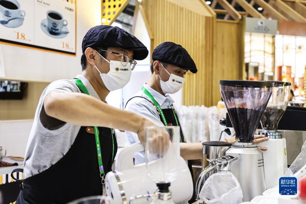 第四届消博会|上新上线上台阶，消博会“购物车”活力尽显