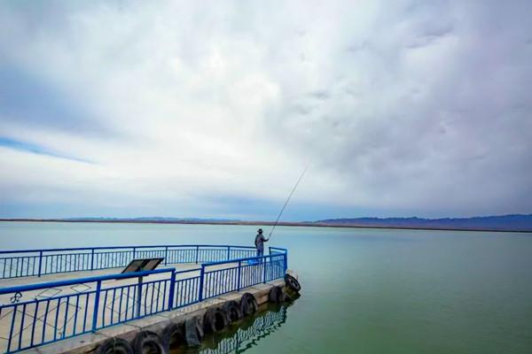 启智润诗城 书香德令哈