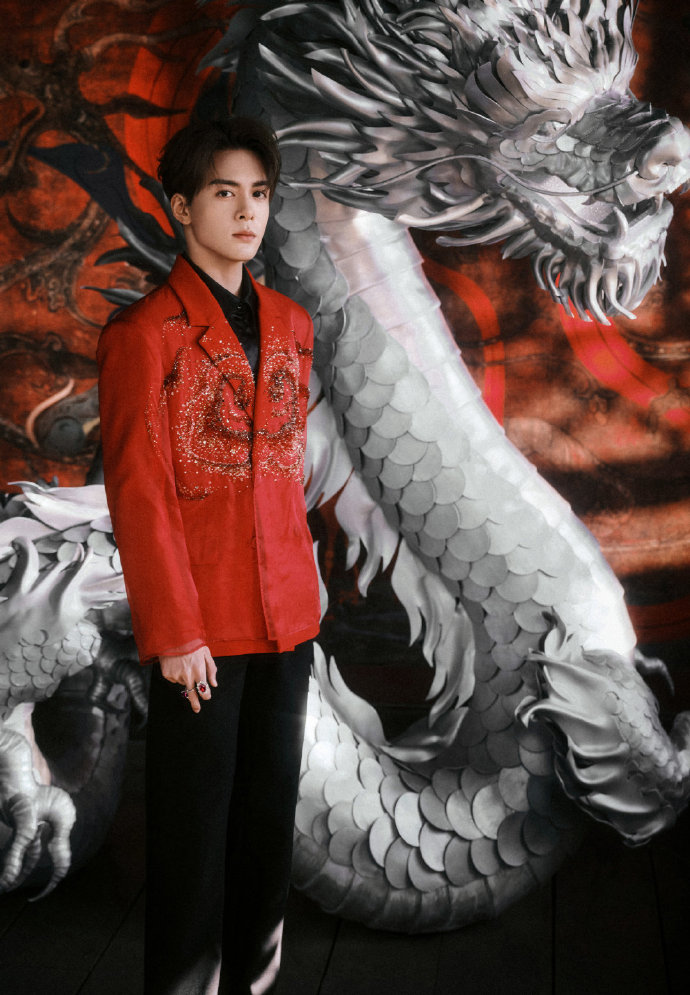 兰玉时装艺术作品展亮相中国美术馆