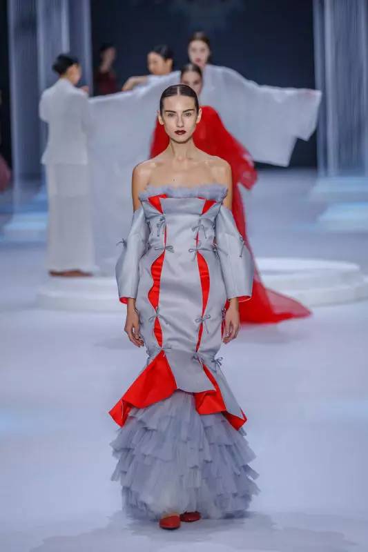 兰玉时装艺术作品展亮相中国美术馆