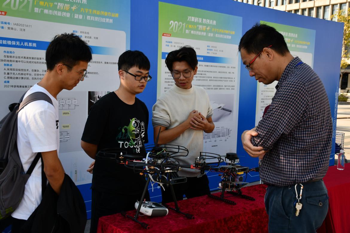 哈尔滨工业大学举办学生创新创业成果展