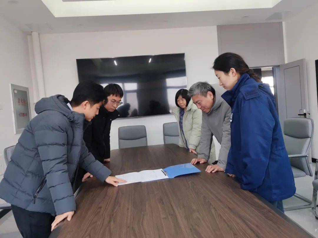 我国首个发动机垂直高空模拟试验台点火成功