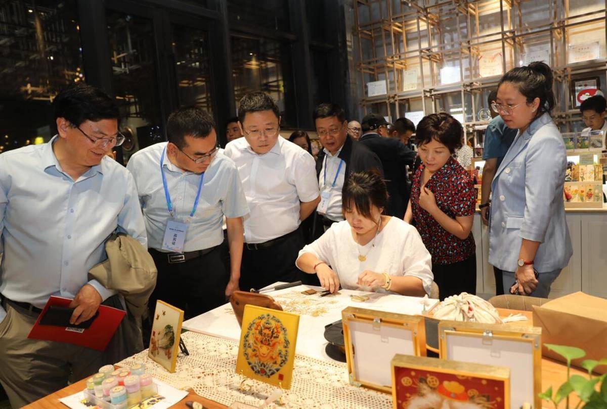 首届鲁班文创设计大赛优秀作品展在山东滕州举行