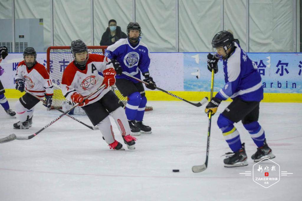 全国青年女子冰球锦标赛(U18)在哈尔滨开赛