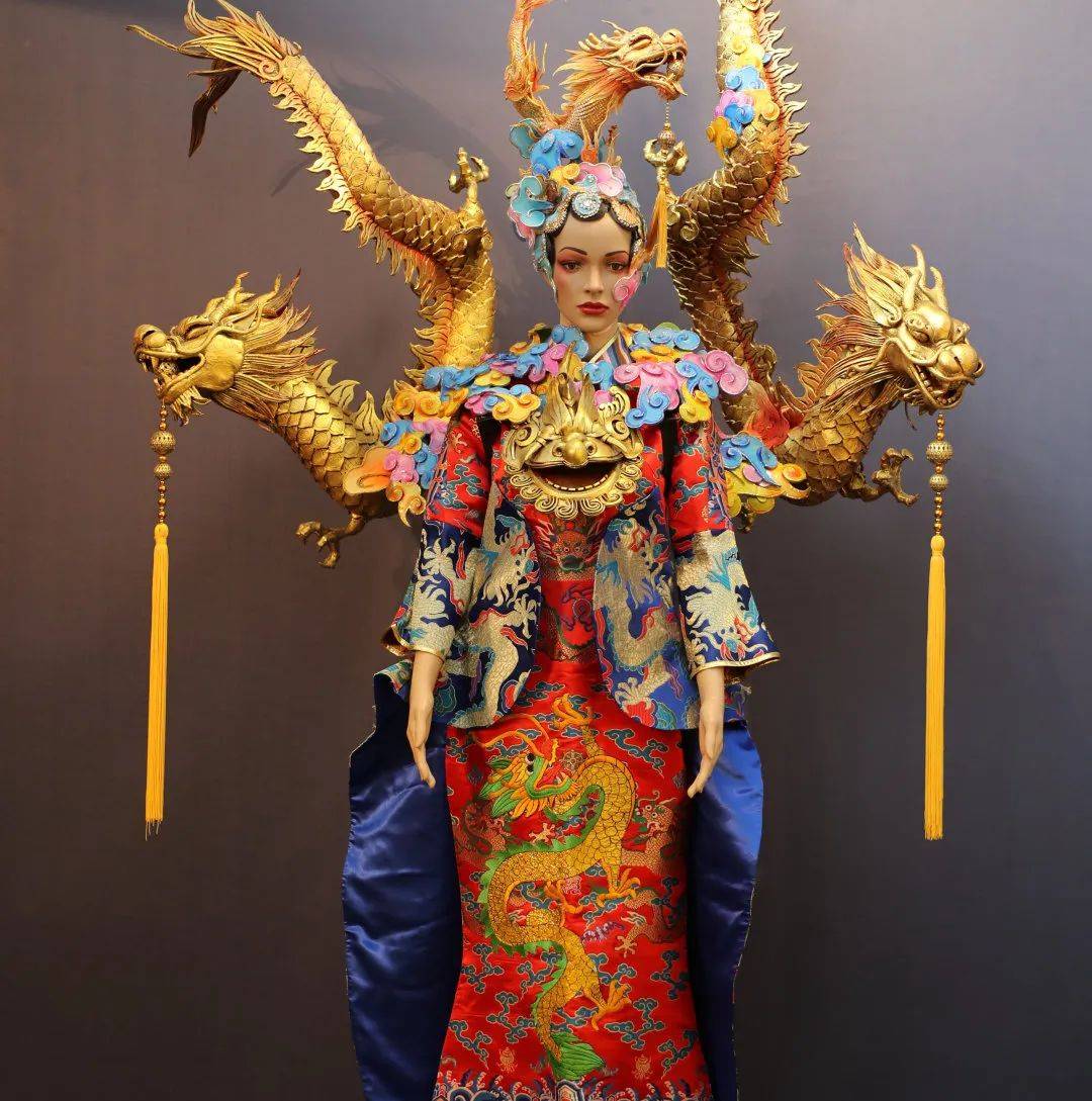 中法女科研工作者肖像展在京开幕