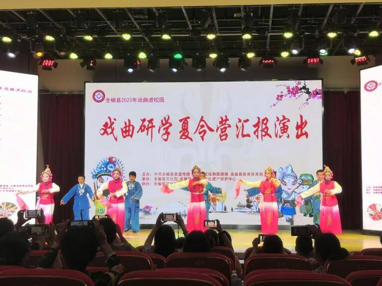 安徽全椒:民俗花灯竞演 传承非遗展风采