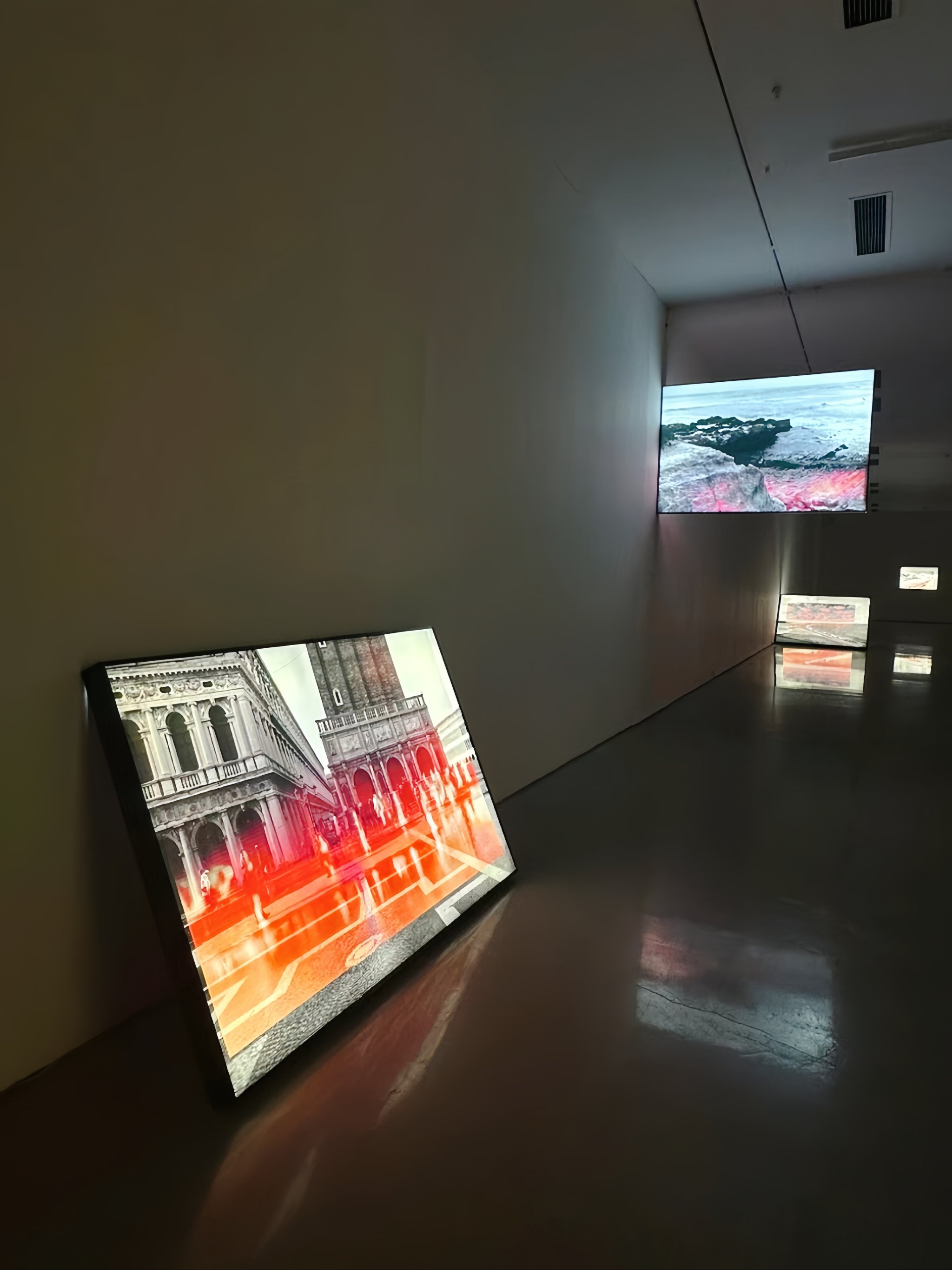 旅客身边的艺术展