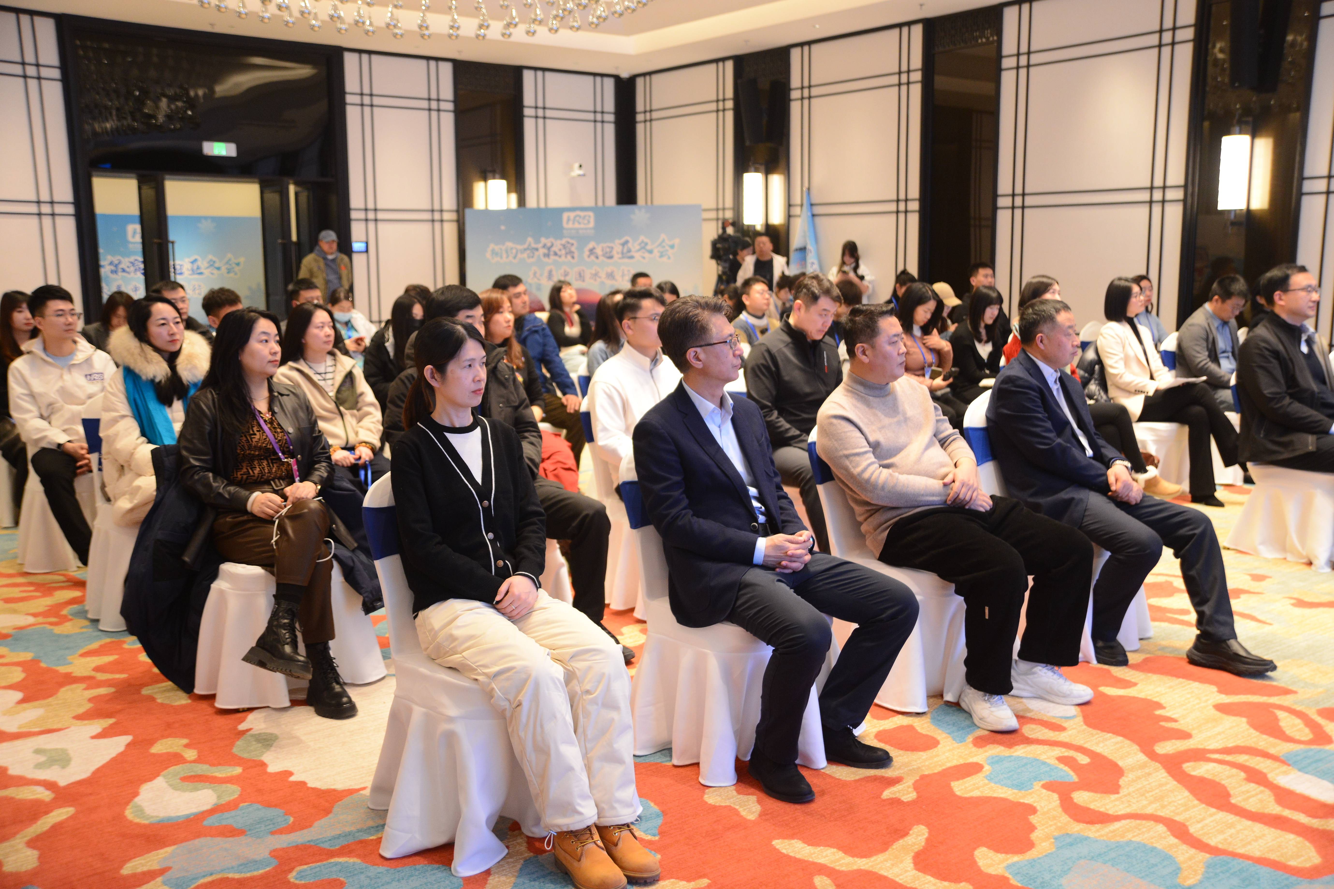 亚冬会 | 宁忠岩和刘梦婷将担任哈尔滨亚冬会开幕式中国代表团旗手