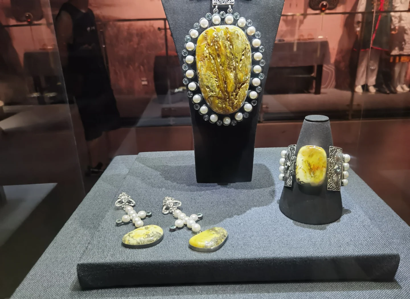 第二十一届“琥珀之路”国际琥珀珠宝展开幕