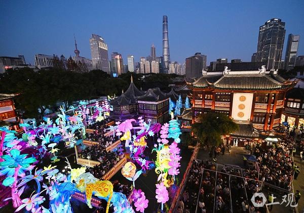 中国宋庄灯会嘉年华：光辉璀璨与传统艺术的完美融合
