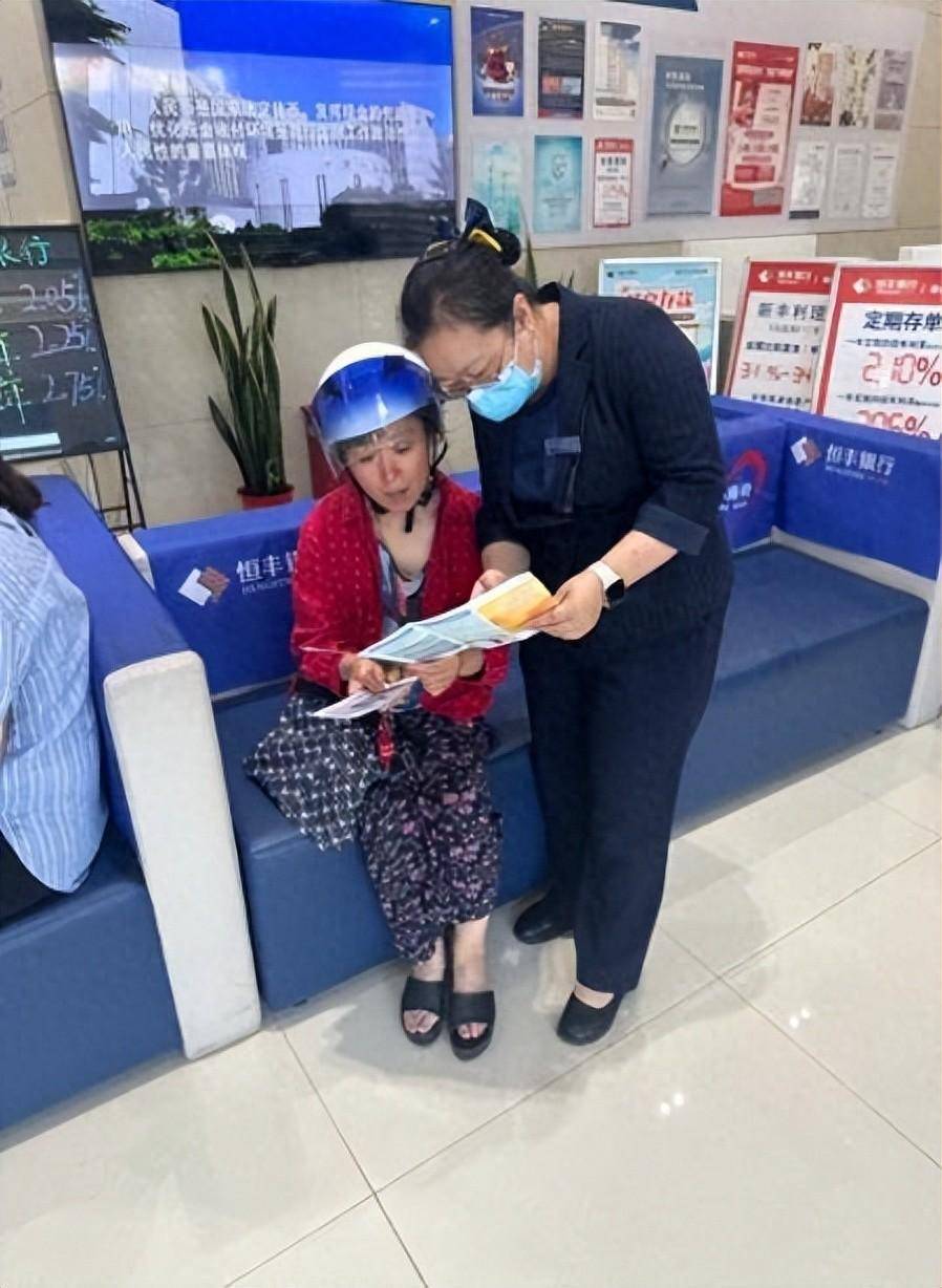 周六日不打烊 银行网点变身“金融便利店”
