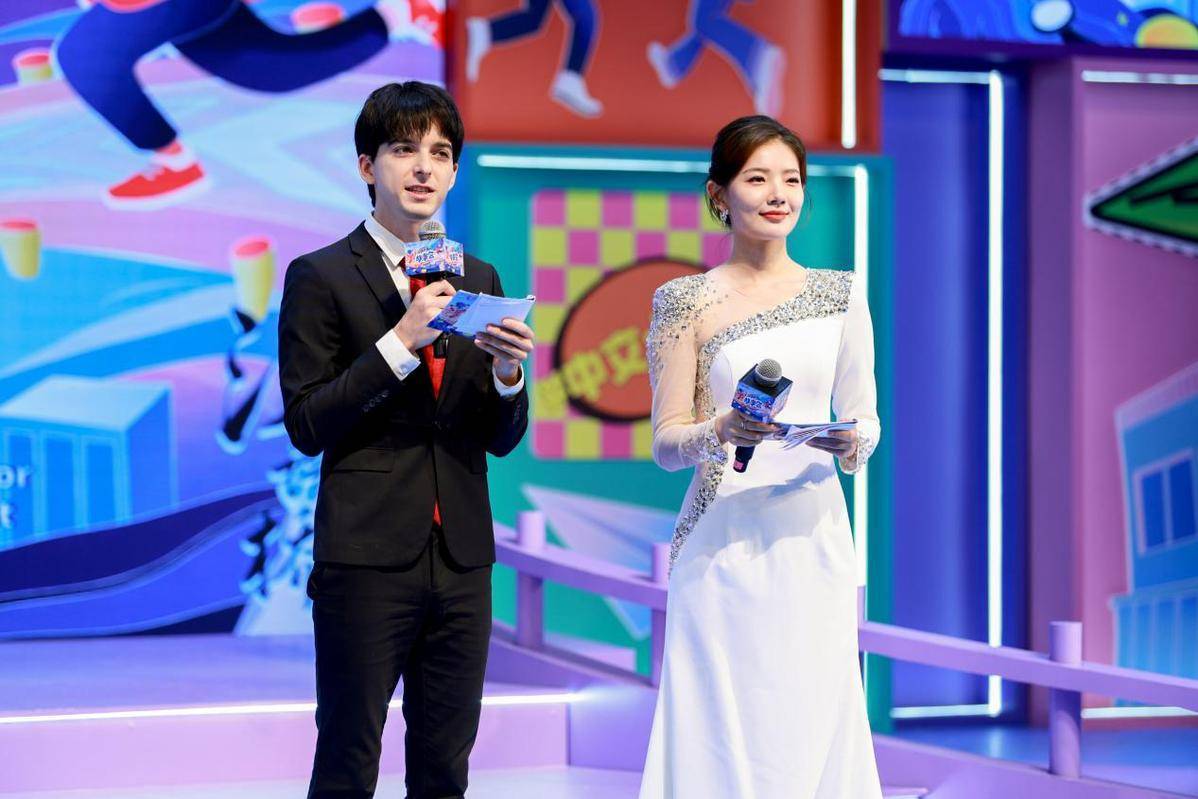 “汉语桥”全球外国人汉语大会故事会复赛举办